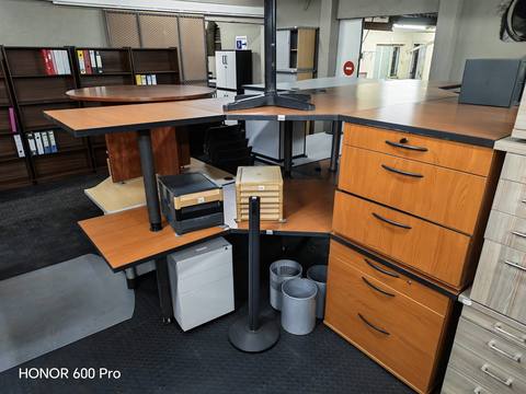 Used Corner Desk Clusters — R2250