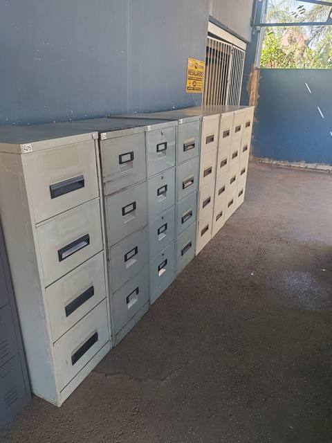 Second-hand 4-drawer steel filing cabinets