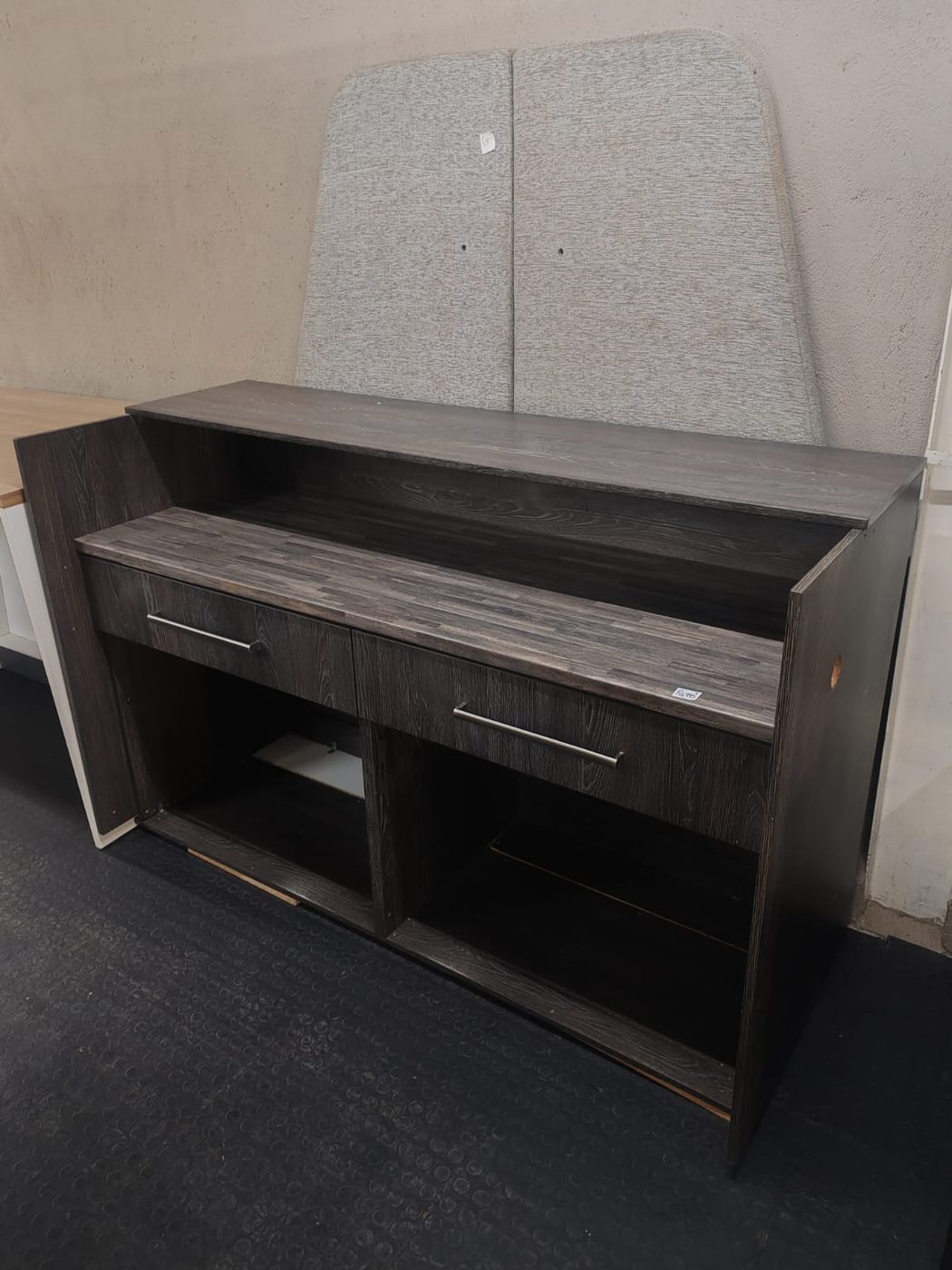 Second-hand charcoal reception counter with drawers