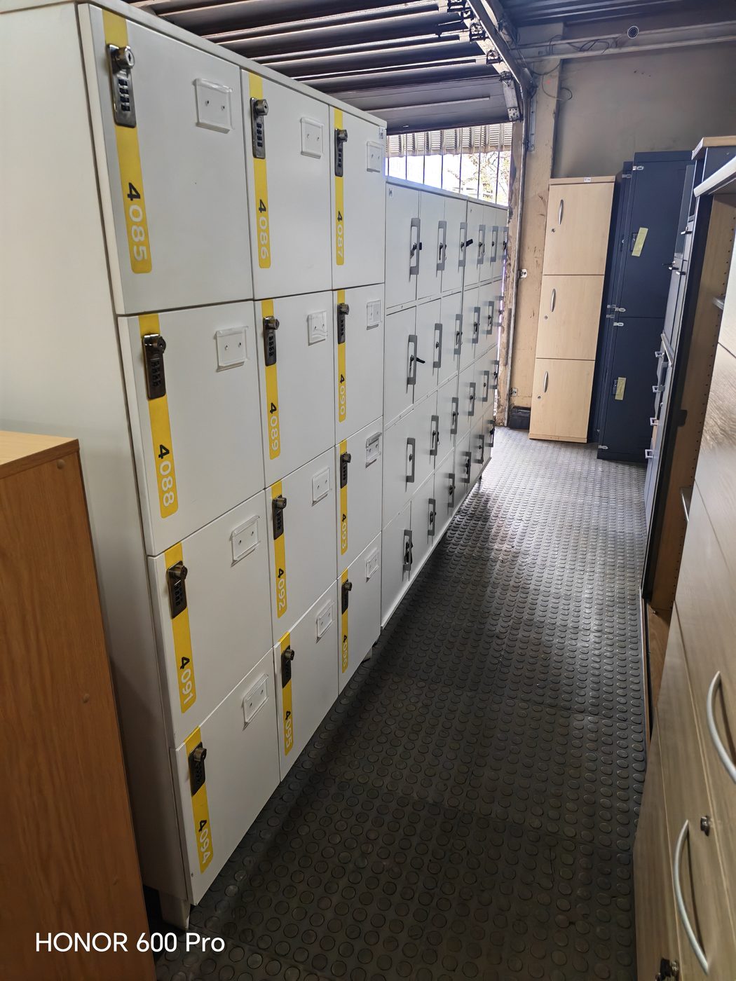 Second-hand combination lock lockers