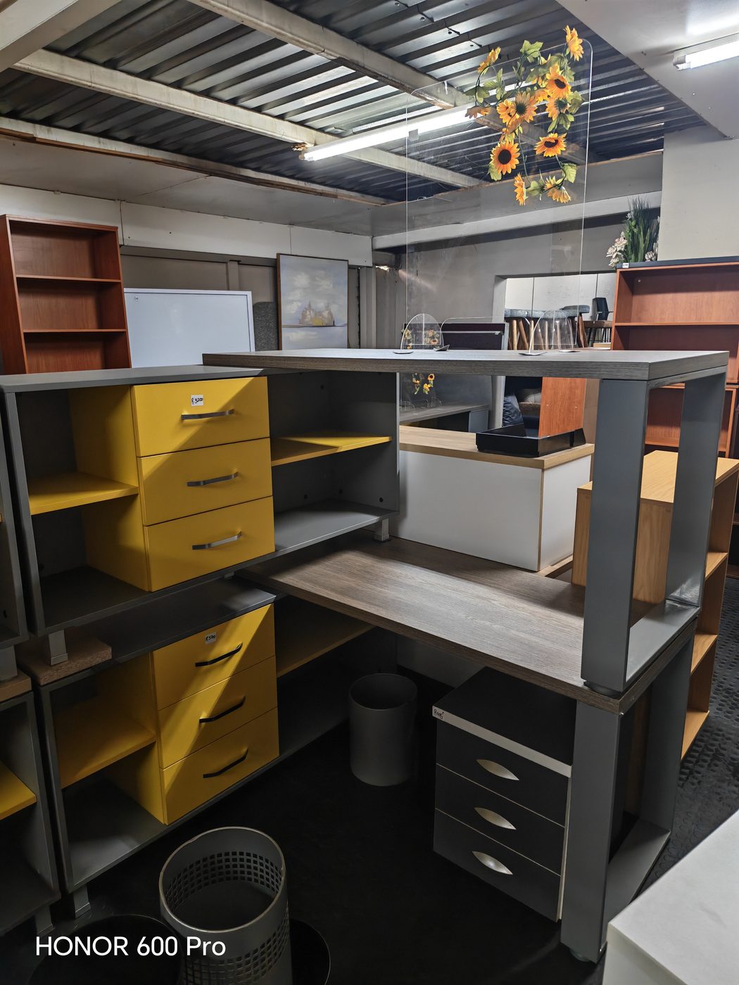 Second-hand grey and yellow desk cluster