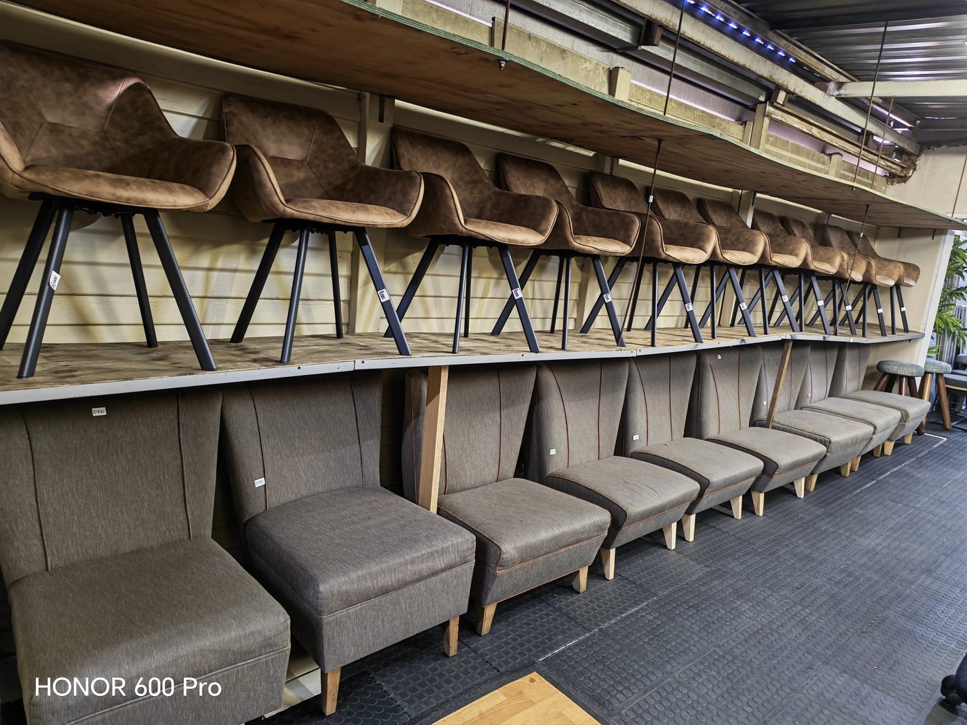 Second-hand lounge and tub chairs