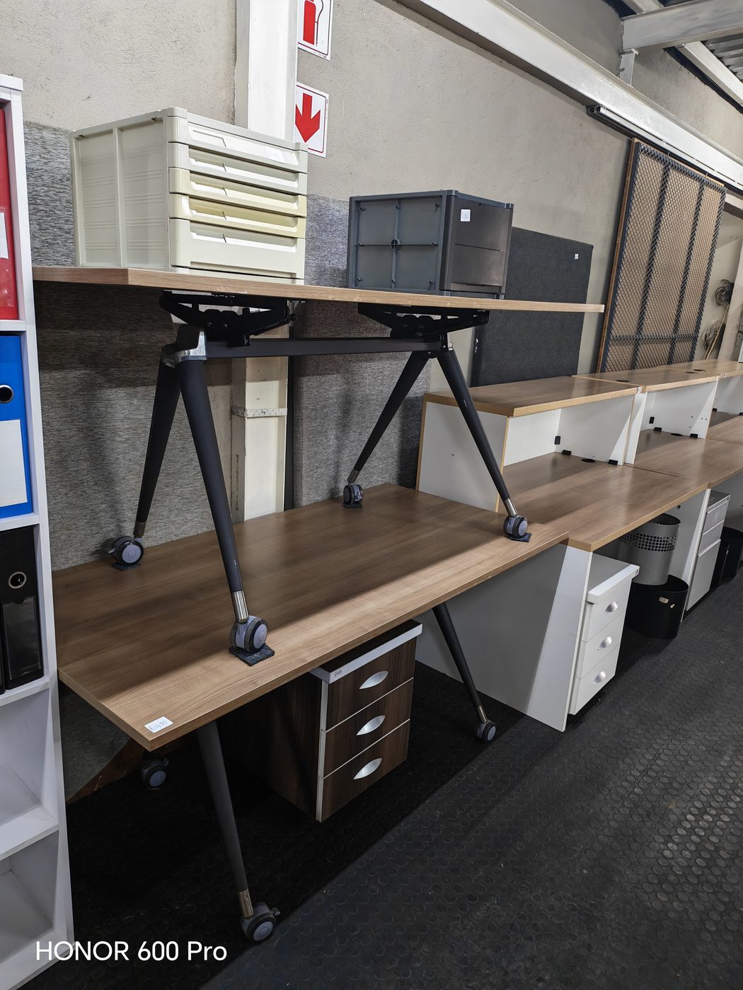 Second-hand mobile training tables on castors