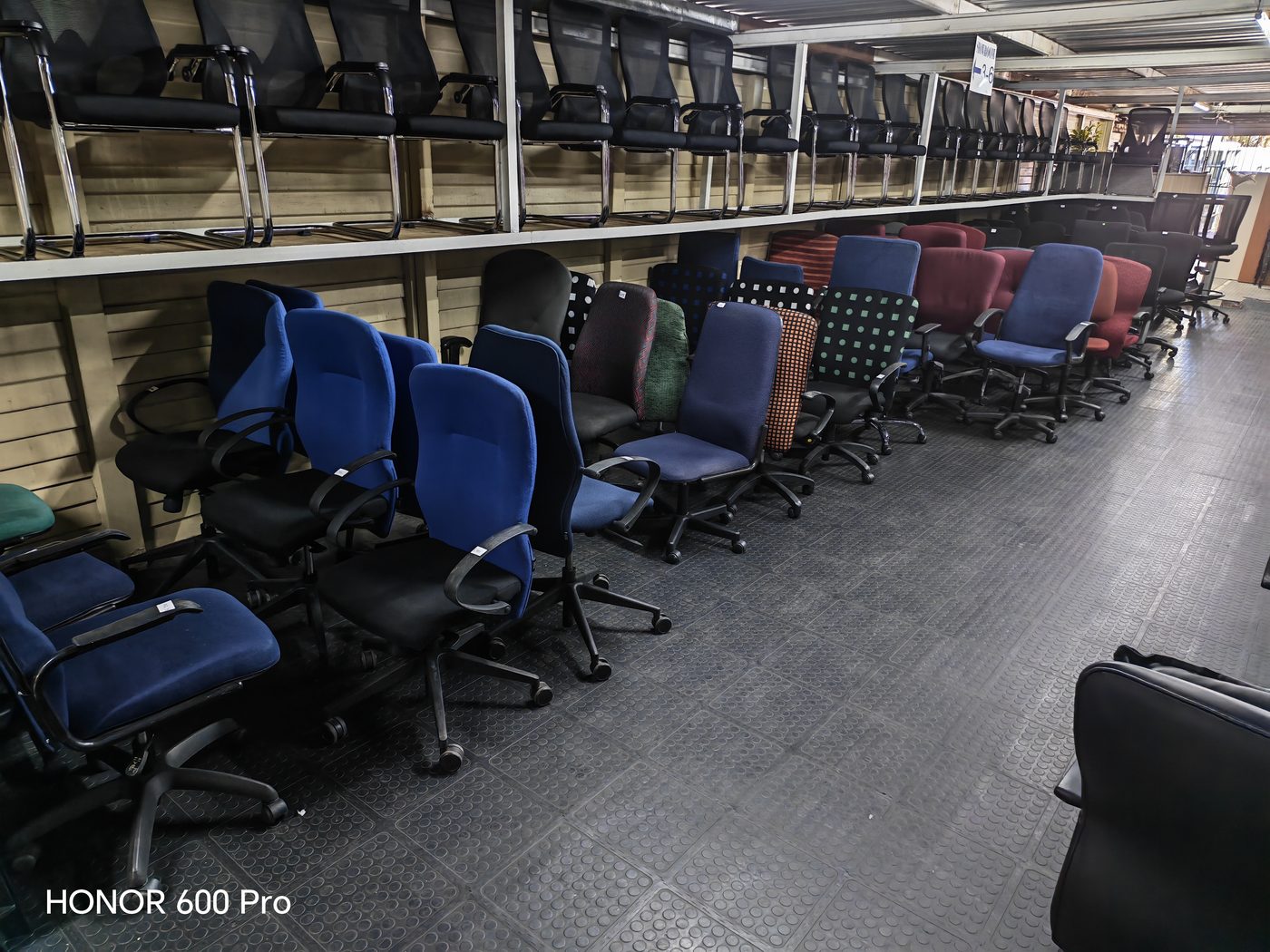 Second-hand office chairs — large selection