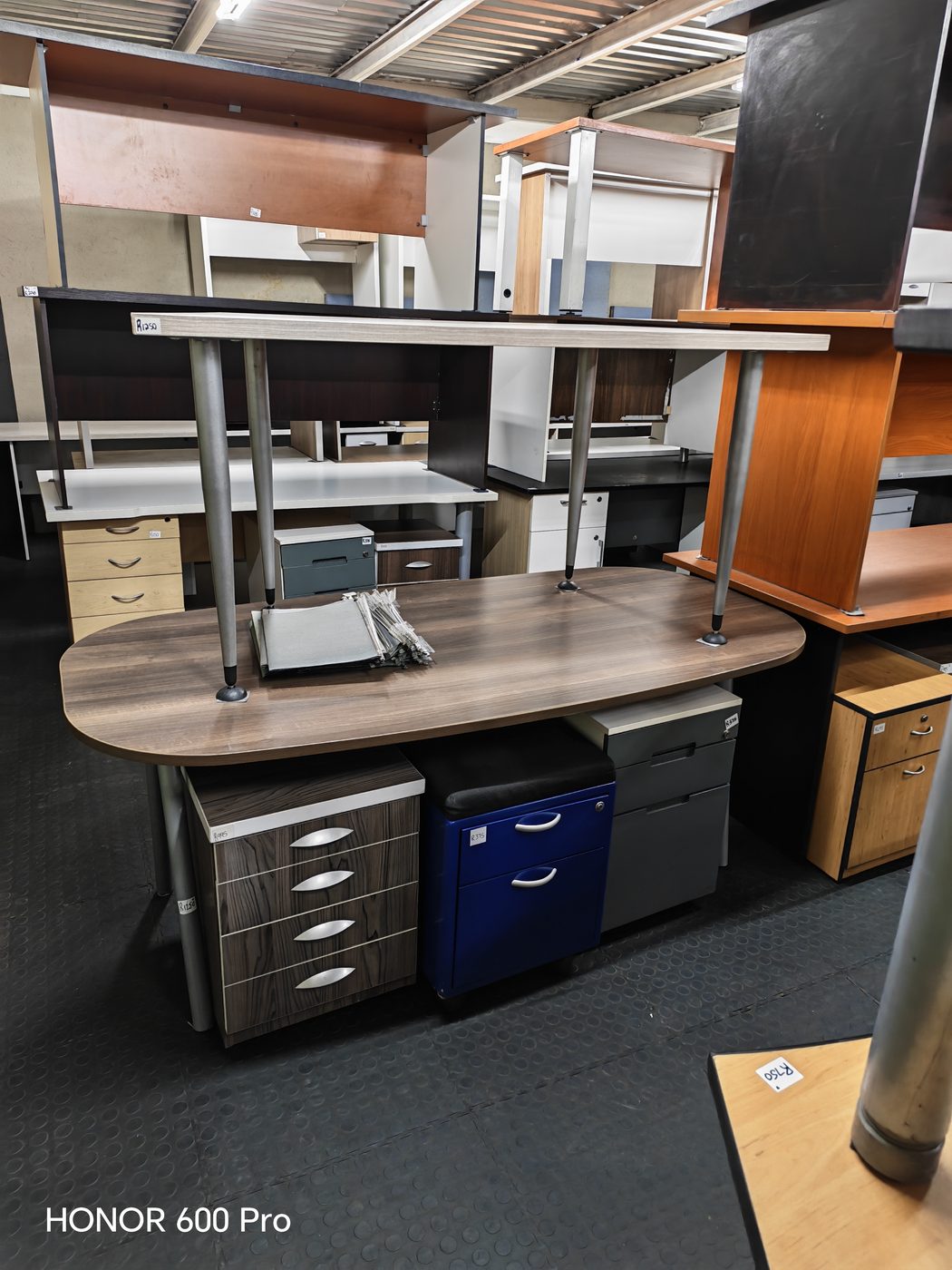 Second-hand oval meeting table with mobile pedestals
