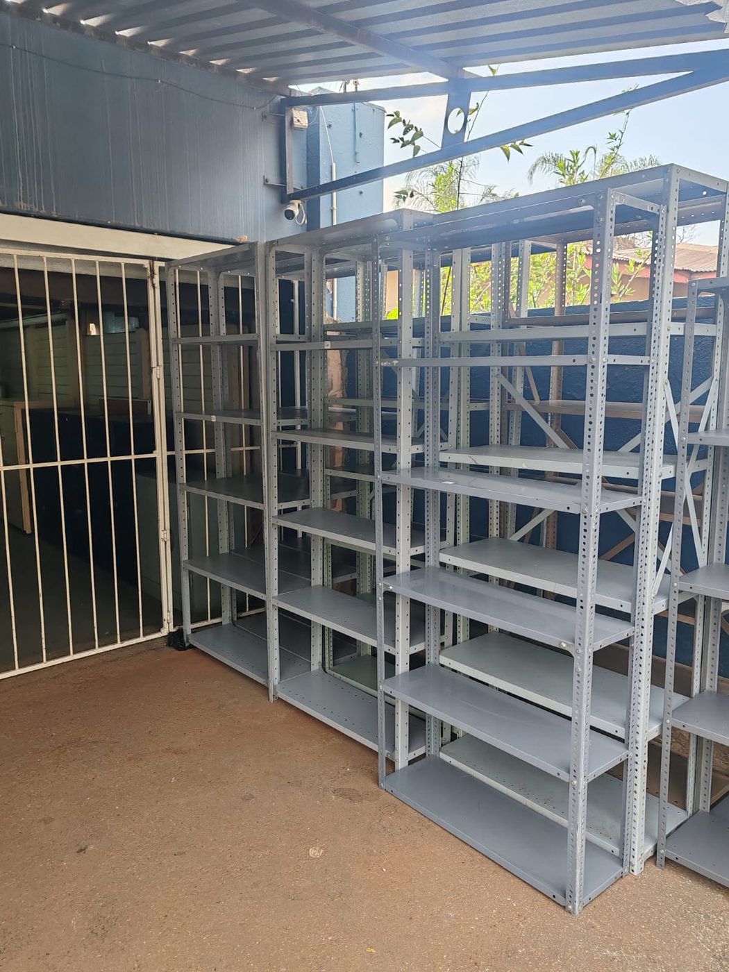 Second-hand steel bolted shelving units