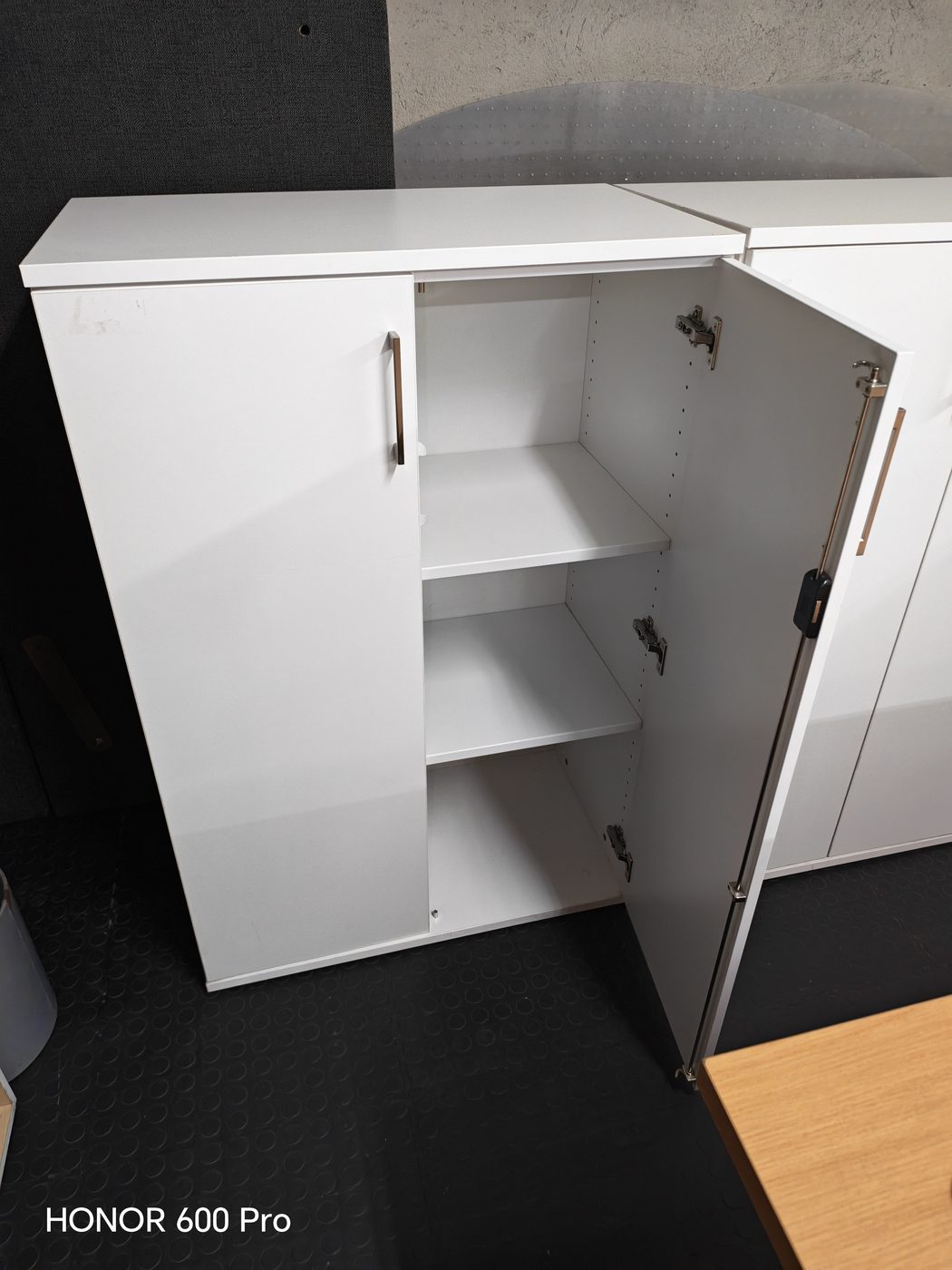 Second-hand white credenza cupboards